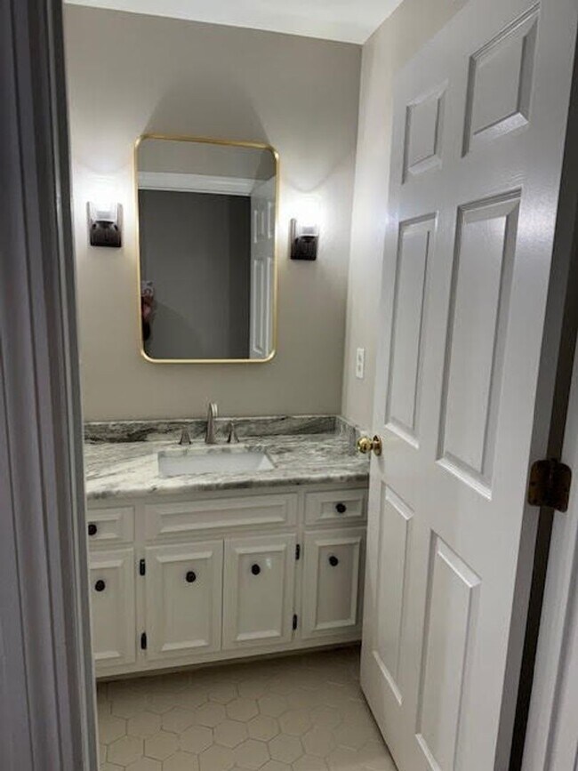 Foto del edificio - Spacious 2BR/2BA Green Hills Condo – Prime...