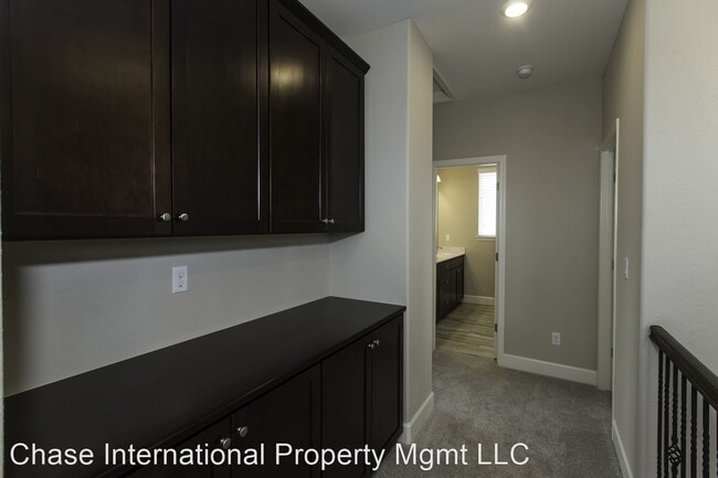 Building Photo - 4 br, 3.5 bath House - 7166 Eldridge Street
