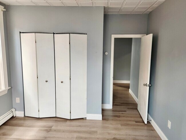 Building Photo - 15 N Main St