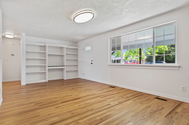 Building Photo - 1107 Beechwood Dr