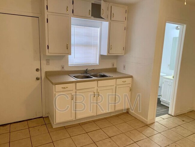 Foto del edificio - 2320 Colgate St