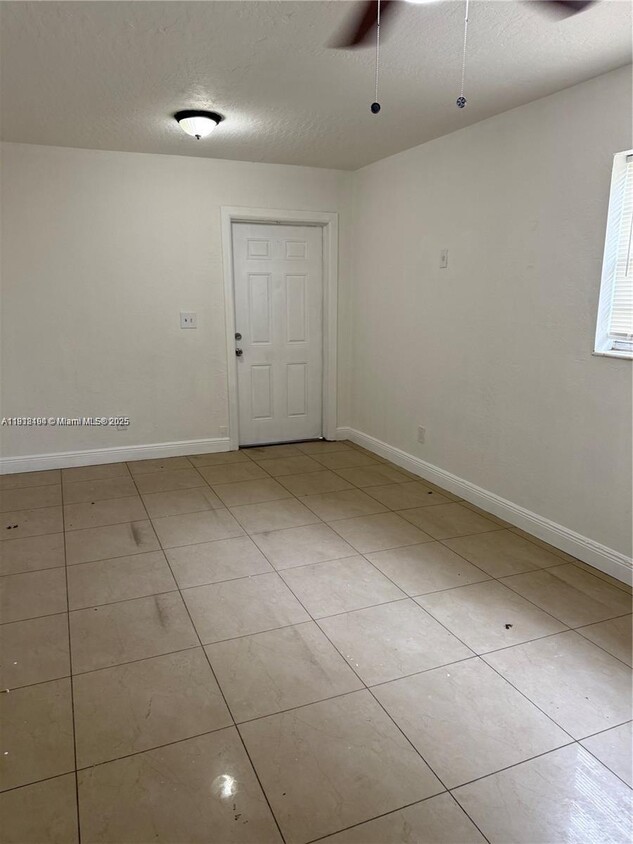 Foto del edificio - 2730 NW 15th Ct