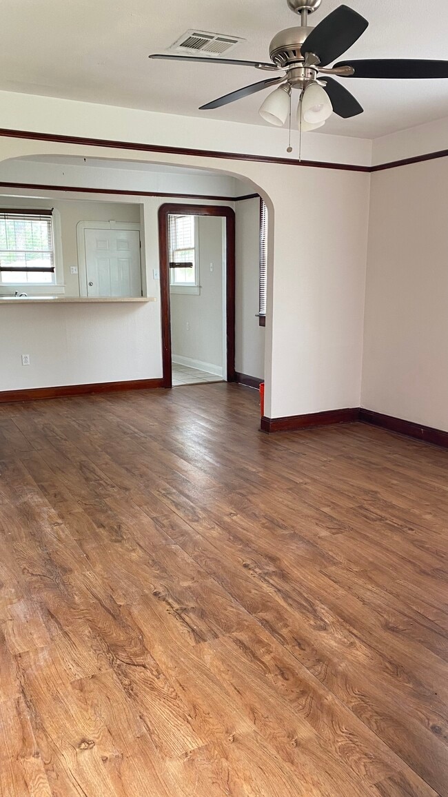 sala de estar - 1513 Hancock St