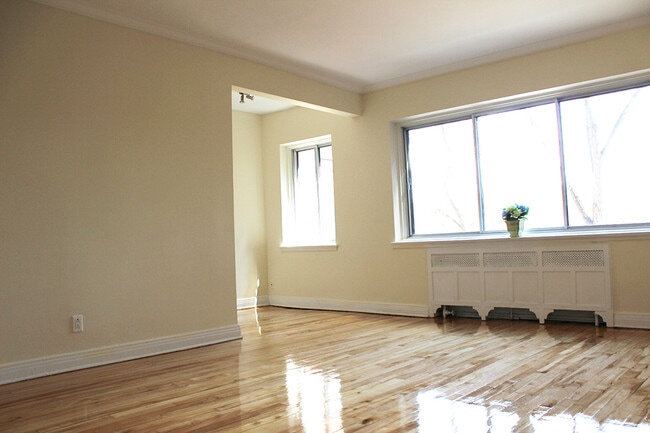 Building Photo - Le Crestwood