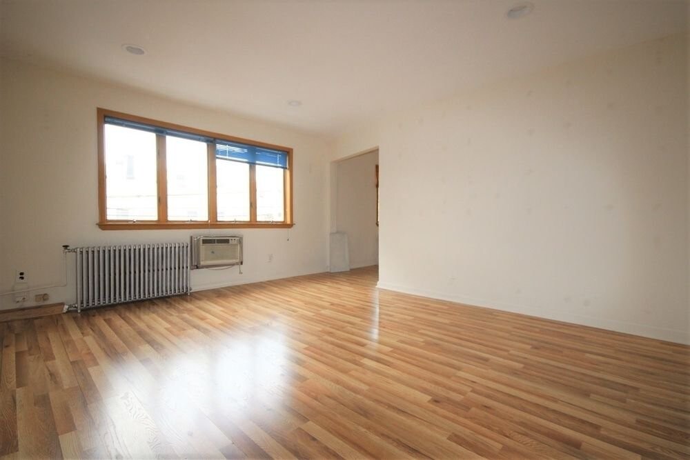 Building Photo - 298 Ainslie St
