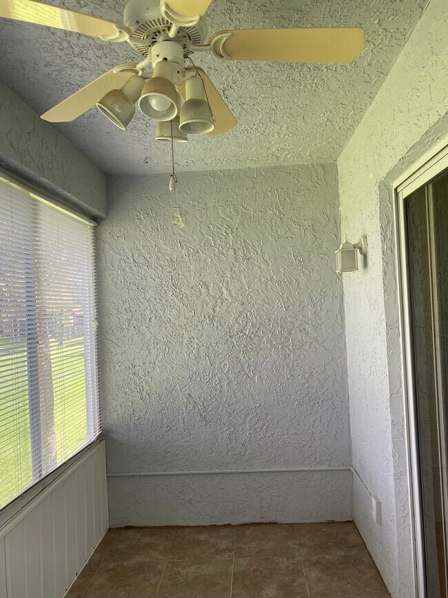 Screened Lanai - 450 Fairways Cir