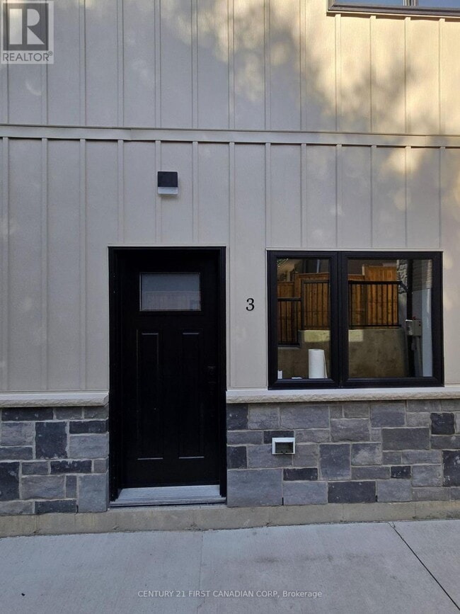 Photo du bâtiment - 640-640 Victoria St