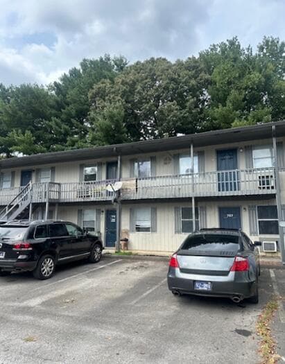 Building Photo - 707 20th St SE