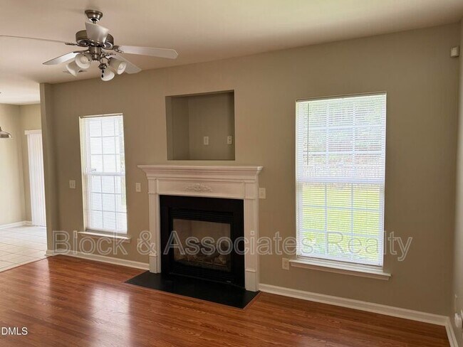 Foto del edificio - 1414 Crimson Creek Dr