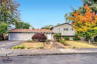 Building Photo - 2127 SE 54th Ave