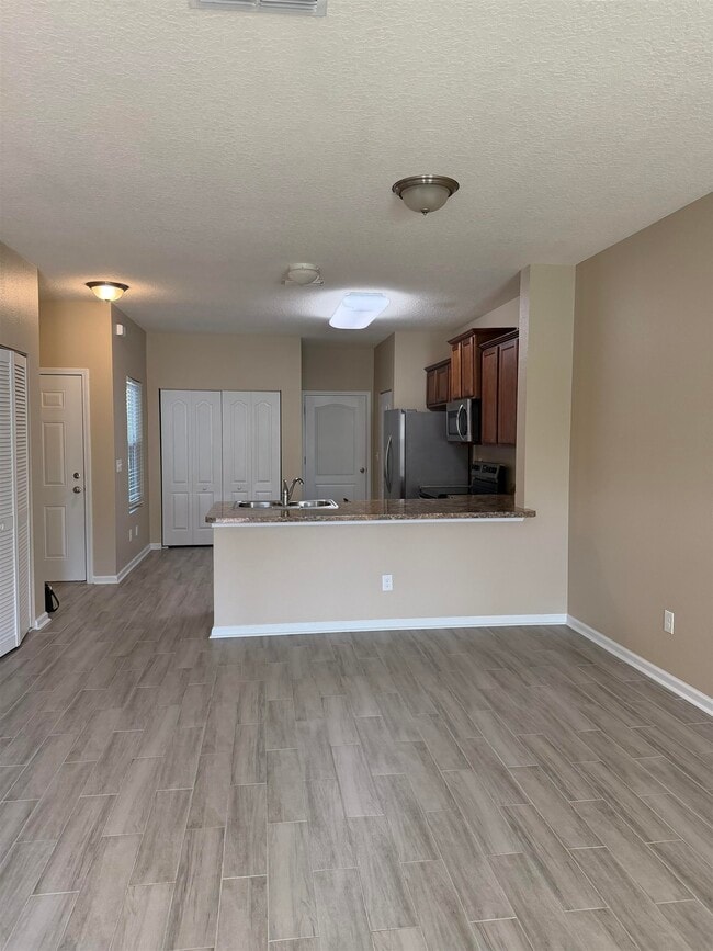 Foto del edificio - 229 Whitland Wy