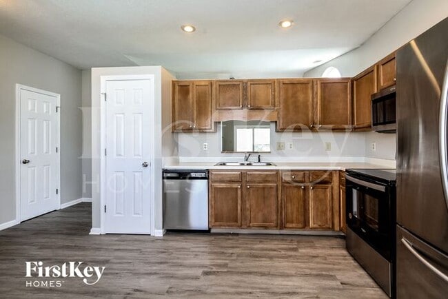 Building Photo - 6747 Long Run Dr