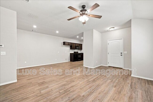 Building Photo - 404 Chalk Hill Ct