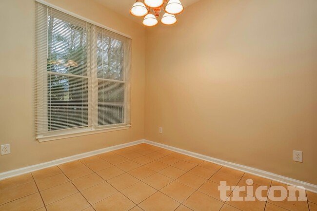 Building Photo - 605 Kaylins Ct SW