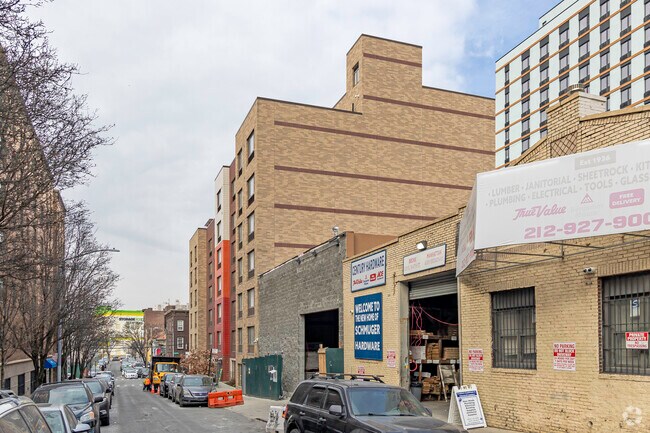 Foto del edificio - New Roads Plaza