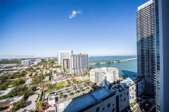 Foto del edificio - 501 NE 31st St