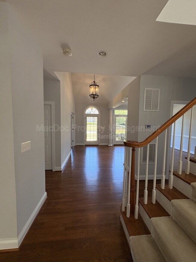Foto del edificio - 10802 Cedar Creek Dr