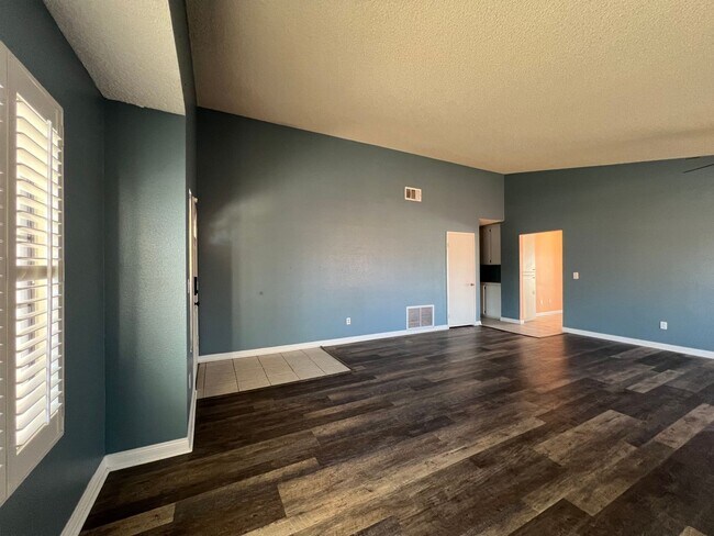 Foto del edificio - 3 Bedroom 2 Bathroom House with Swimming P...