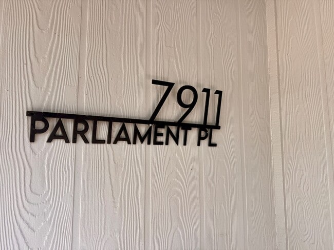 Foto del edificio - Duplex in NW Austin