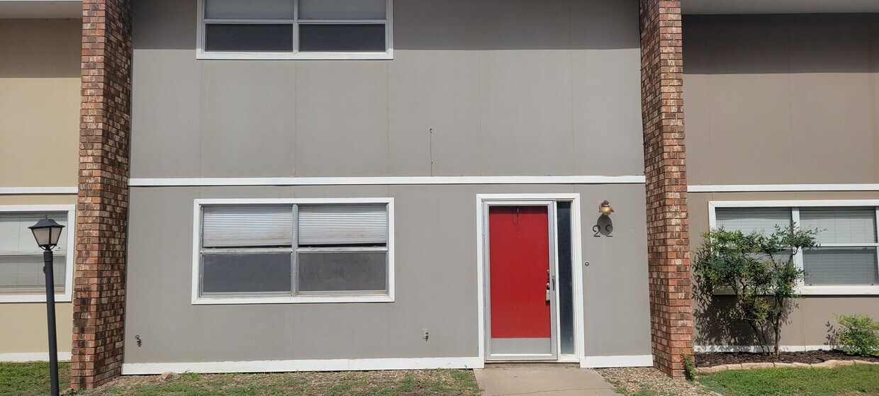 Foto principal - LARGE 2 BEDROOM 3 BATH CONDO IN COLONIAL PARK