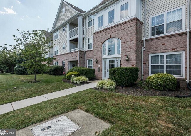 Building Photo - 1402 Bonnett Pl