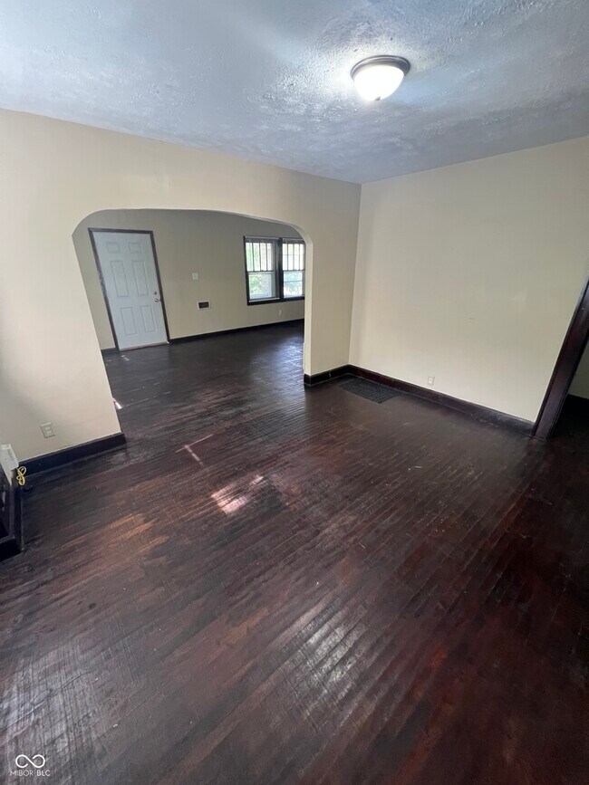 Building Photo - 1341 N Parker Ave
