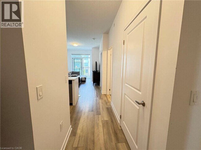 Photo du bâtiment - 5055 Greenlane Rd