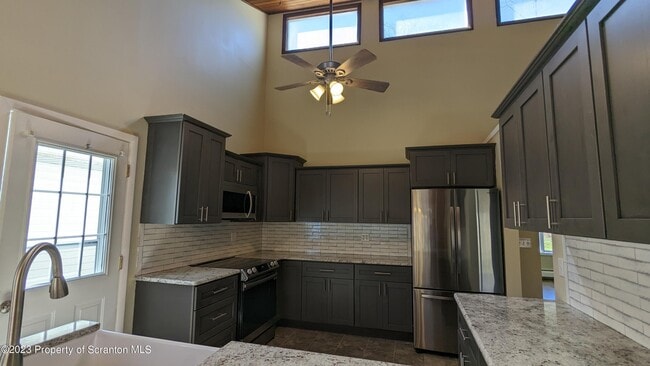 Building Photo - 412 Griffin Pond Rd