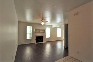 Building Photo - 1002 N Molly Ct