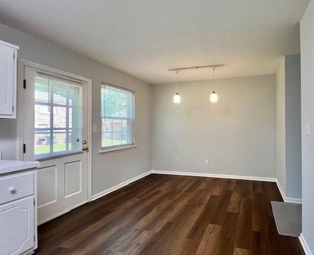 Foto del edificio - 1002 Willow Dr