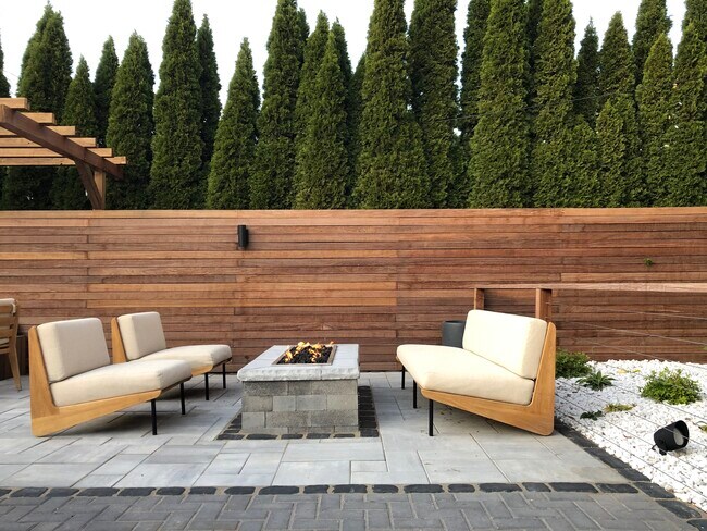 Patio - 1659 N Van Buren St