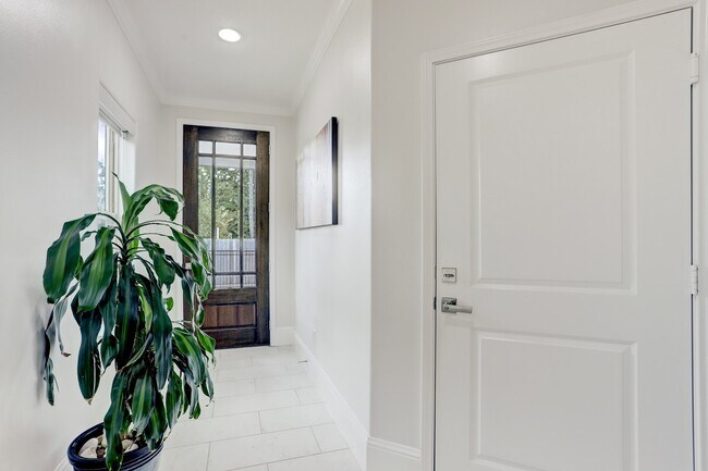 Foto del edificio - 1230 W 25th St