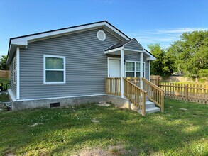 Building Photo - 3021 Neis St