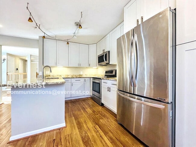 Building Photo - 1654 Oak Spring Way