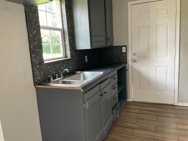 Foto del edificio - 3 Bed 1 Bath Newly Remodeled Home in Del City