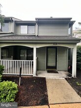 Building Photo - 1303 Roberts Way