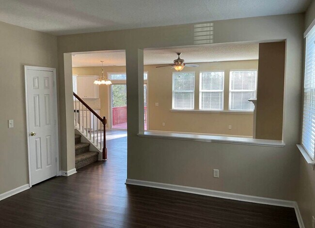 Building Photo - 313 Rondelay Dr
