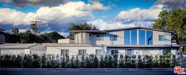 Foto del edificio - 12041 Huston St