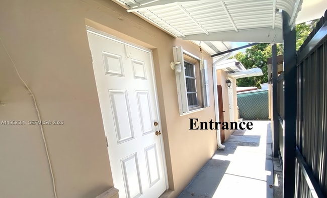 Foto del edificio - 3302 SW 10th St