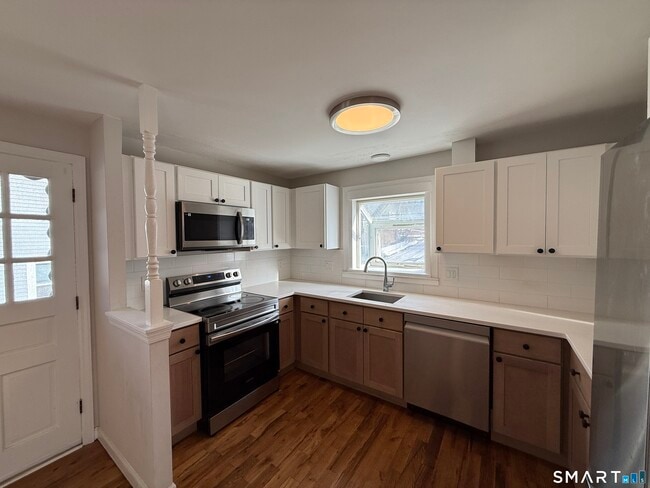 Building Photo - 86 Gene St