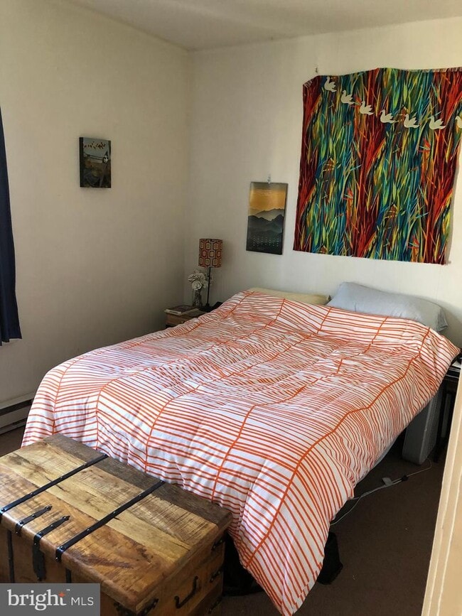 Building Photo - 167 W 7th Ave