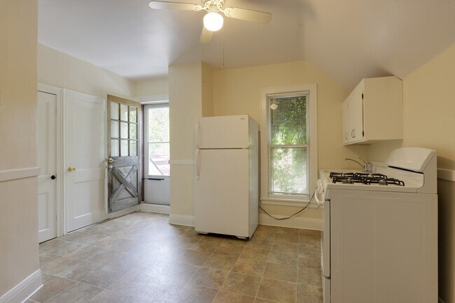 Kitchen - 2517 Monroe St NE