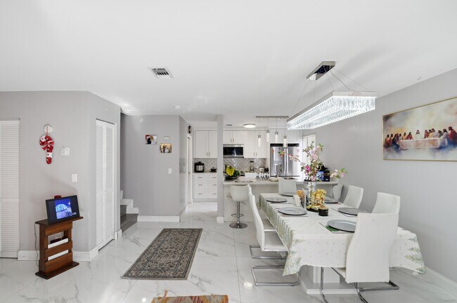 Foto del edificio - 4260 NW 114th Terrace