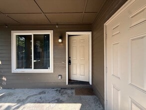 Building Photo - 683 SE 197th Ave