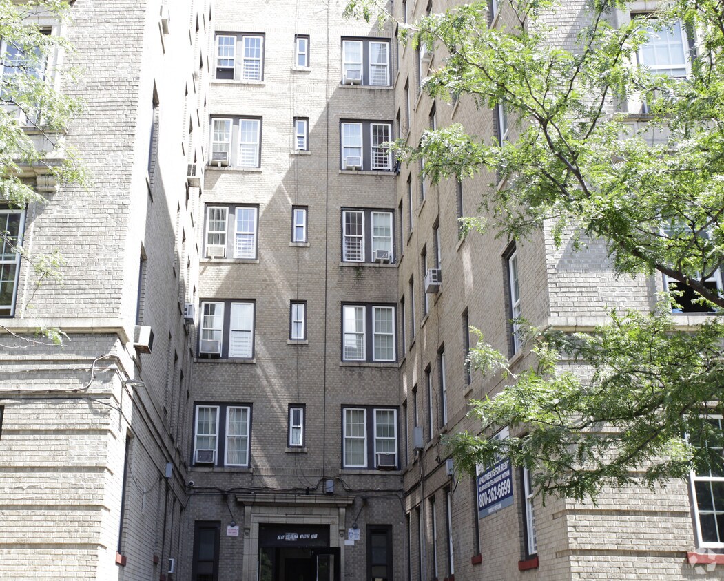 Building Photo - 75 W 190th St