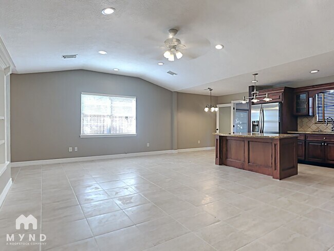 Foto del edificio - 3219 Glen Spring Dr