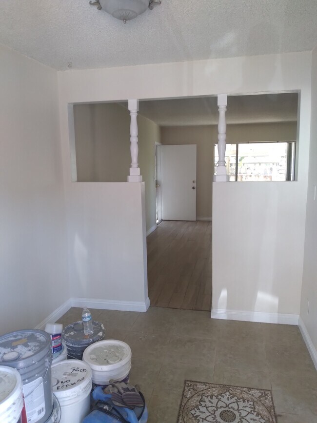 dining room - 911 N Cypress St