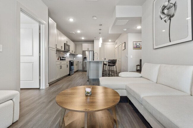 Foto del edificio - 5820 1/2 Cameron Road-SI FL1-ID1364166P