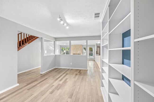 Foto del edificio - 1363 Westgreen Blvd