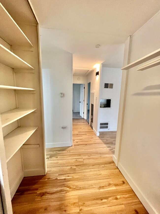 Building Photo - New Listing! 3 bedroom House!